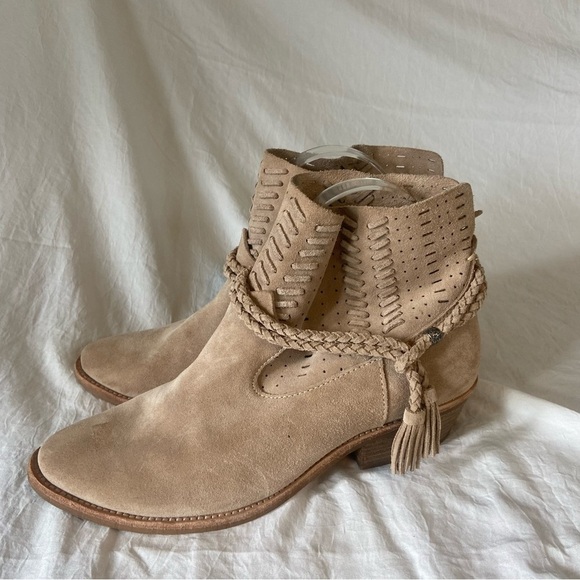 Dolce Vita Tan Kade Bootie Ankle Boots - Picture 7 of 7